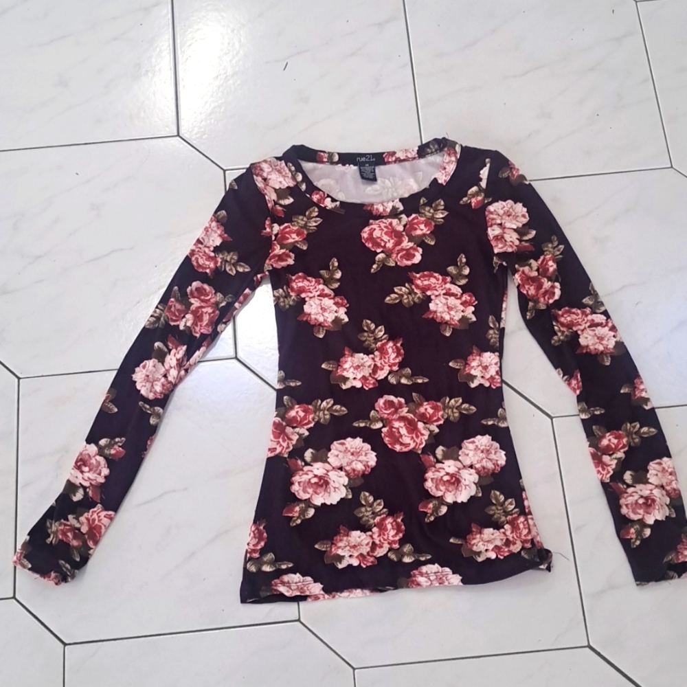Rue 21 women's top size xs.